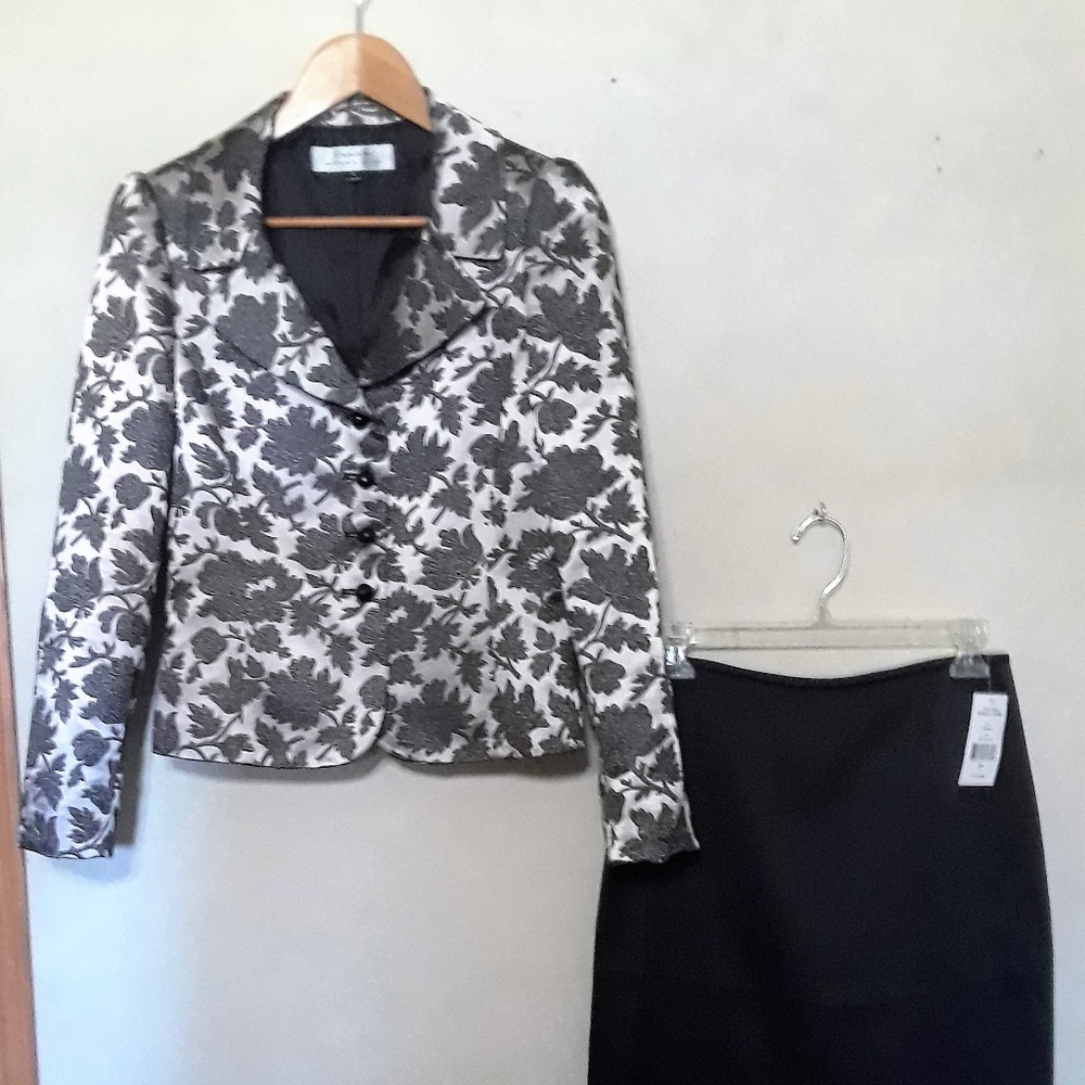 TAHARI S. Levine 2pc Skirt Suit NWT